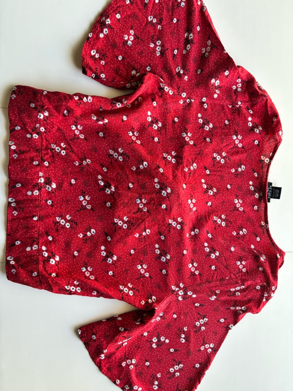 rue21 Red Floral V-Neck Short Sleeve Top